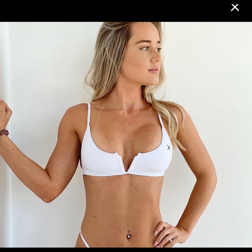 Boutine LA Venice white v cut top Large NWT